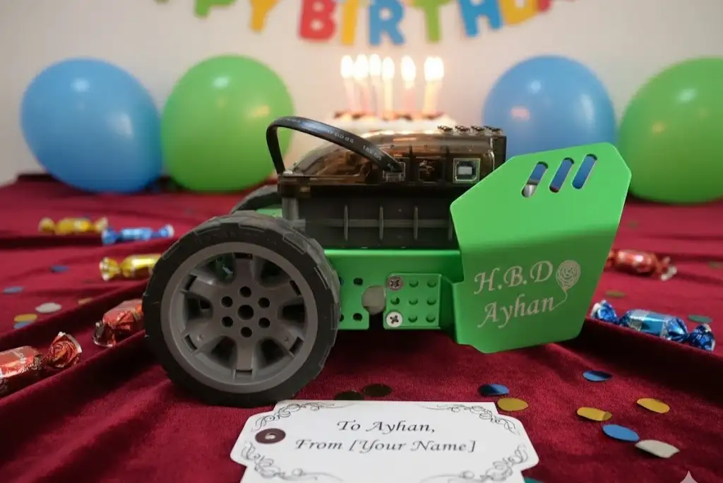 کیو-اسکوت: دریچه‌ای به سوی دنیای رباتیک و هوش مصنوعی برای کودکان 🚀🤖